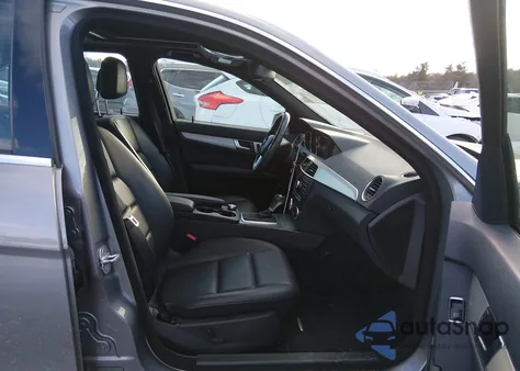 2013 Mercedes-Benz C 300 Sport 4Matic из США, поврежденный, VIN WDDGF8AB0DA883521